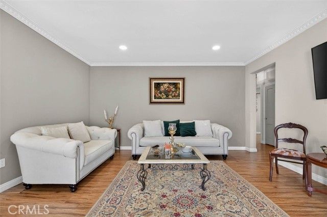 820 S Kenneth, Burbank, CA 91501