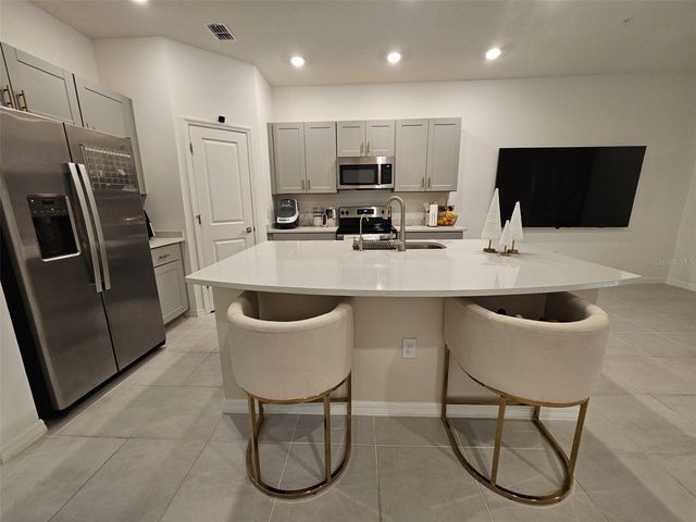 4451 ARLINGTON AVENUE 44, St Cloud, FL 34769