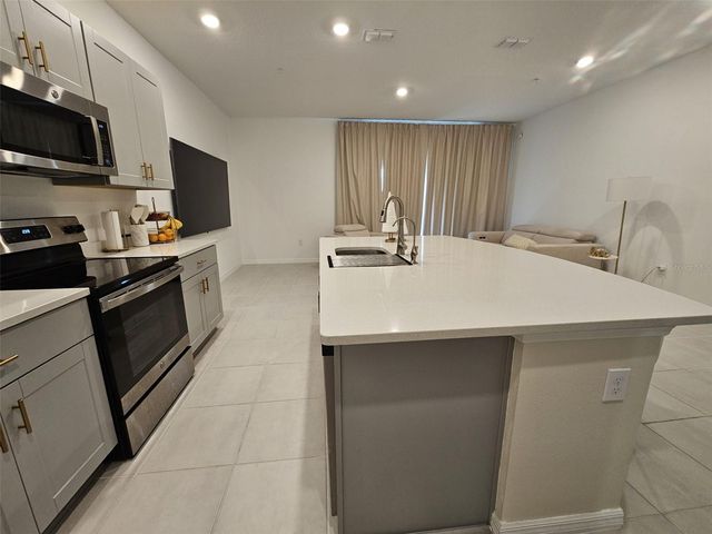 4451 ARLINGTON AVENUE 44, St Cloud, FL 34769