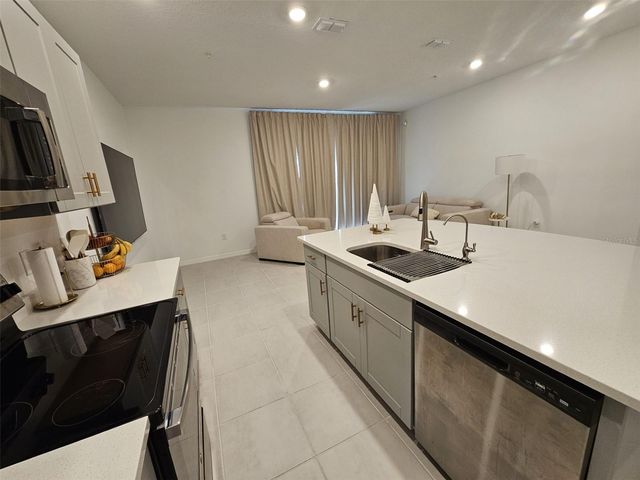 4451 ARLINGTON AVENUE 44, St Cloud, FL 34769