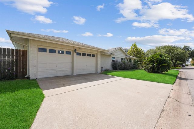 2502 Gerol Circle, Galveston, TX 77551