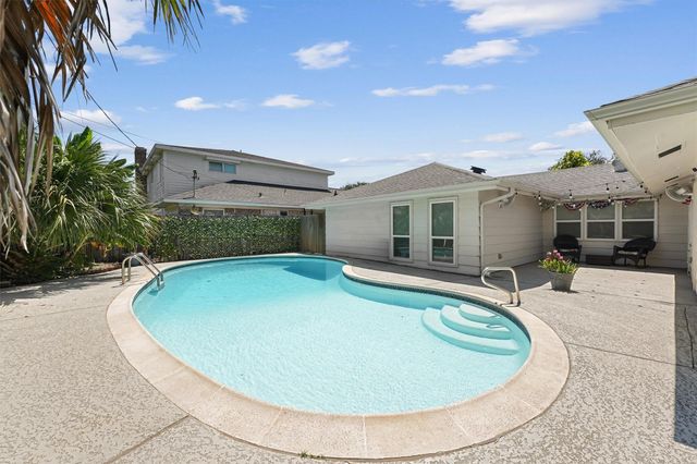 2502 Gerol Circle, Galveston, TX 77551