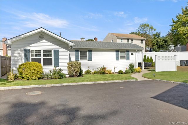 13 Tildean Lane, Bayville, NY 11709