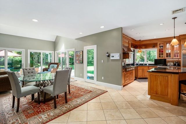 30 Autumn Lane, Hamilton, MA 01982