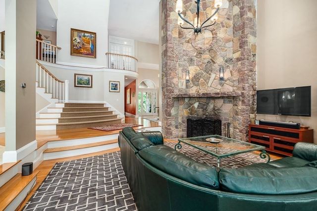 30 Autumn Lane, Hamilton, MA 01982