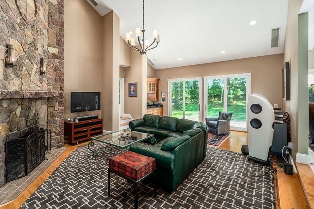 30 Autumn Lane, Hamilton, MA 01982