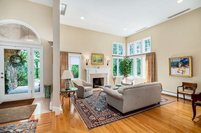 30 Autumn Lane, Hamilton, MA 01982