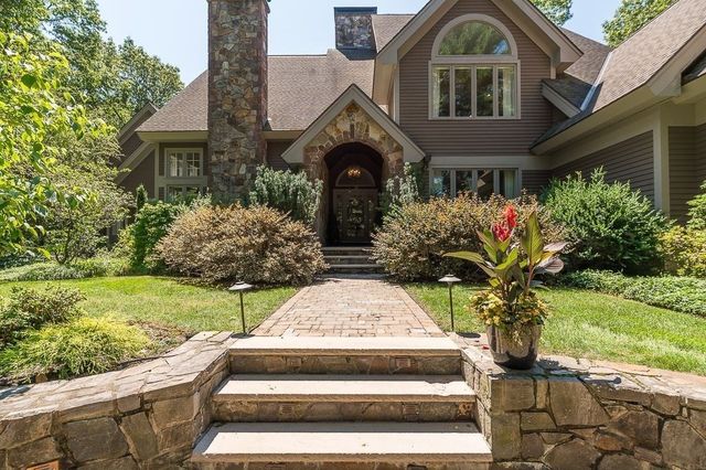 30 Autumn Lane, Hamilton, MA 01982