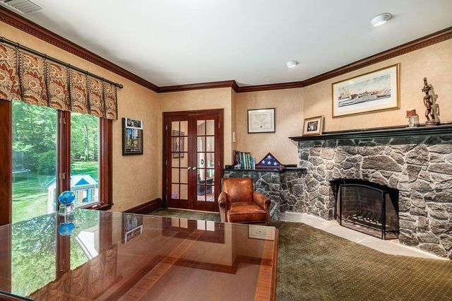 30 Autumn Lane, Hamilton, MA 01982