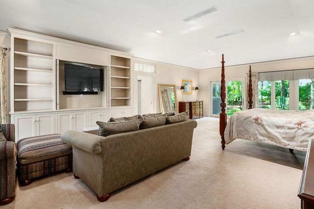 30 Autumn Lane, Hamilton, MA 01982