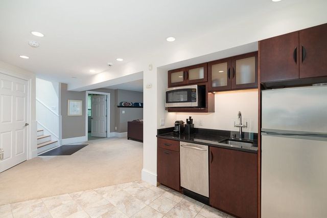 30 Autumn Lane, Hamilton, MA 01982