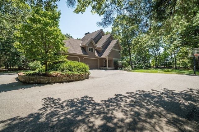 30 Autumn Lane, Hamilton, MA 01982