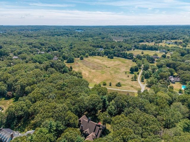 30 Autumn Lane, Hamilton, MA 01982