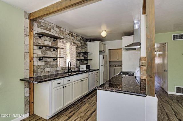 5034 E 17th Street, Tucson, AZ 85711