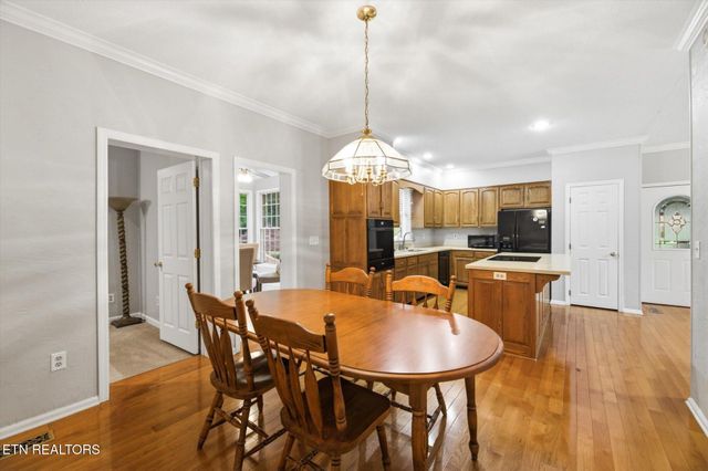 3006 Hawthorne St, Athens, TN 37303