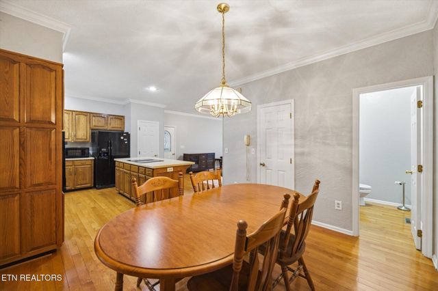 3006 Hawthorne St, Athens, TN 37303