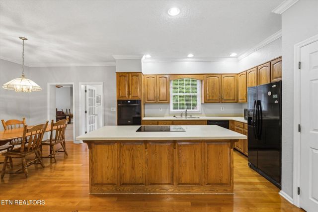 3006 Hawthorne St, Athens, TN 37303