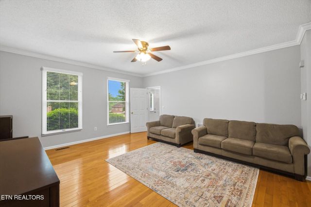 3006 Hawthorne St, Athens, TN 37303