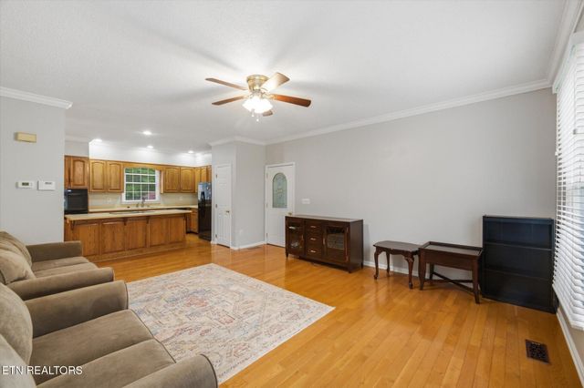 3006 Hawthorne St, Athens, TN 37303