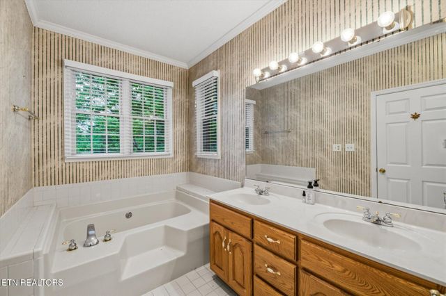 3006 Hawthorne St, Athens, TN 37303
