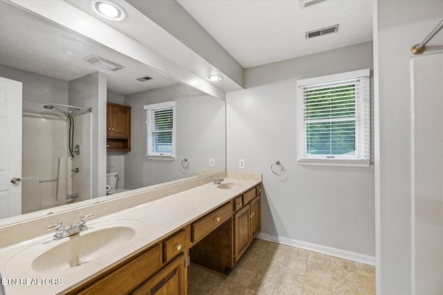 3006 Hawthorne St, Athens, TN 37303