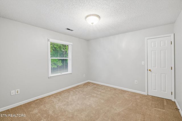 3006 Hawthorne St, Athens, TN 37303