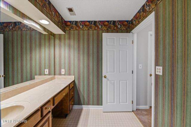 3006 Hawthorne St, Athens, TN 37303