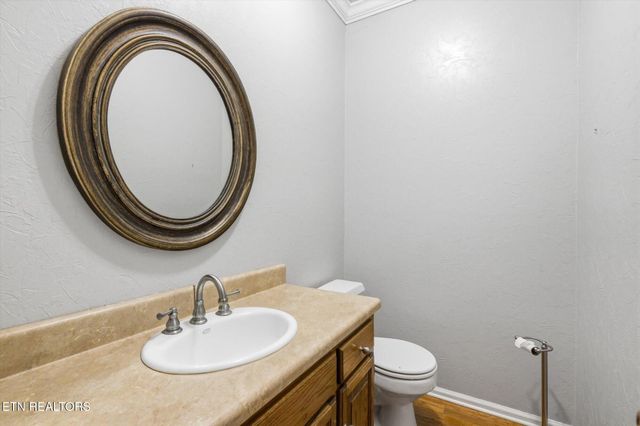 3006 Hawthorne St, Athens, TN 37303