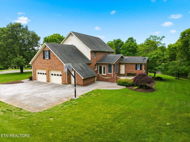 3006 Hawthorne St, Athens, TN 37303