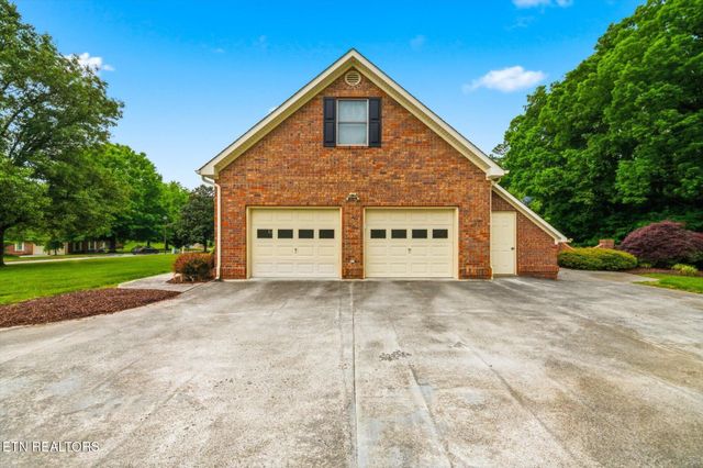3006 Hawthorne St, Athens, TN 37303