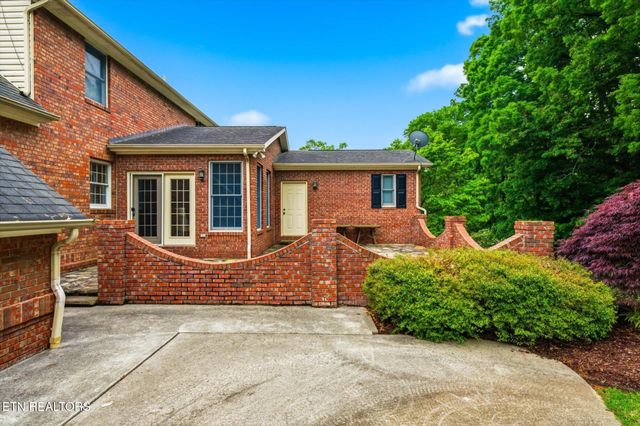 3006 Hawthorne St, Athens, TN 37303