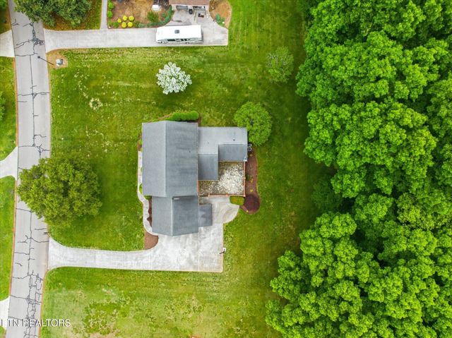 3006 Hawthorne St, Athens, TN 37303