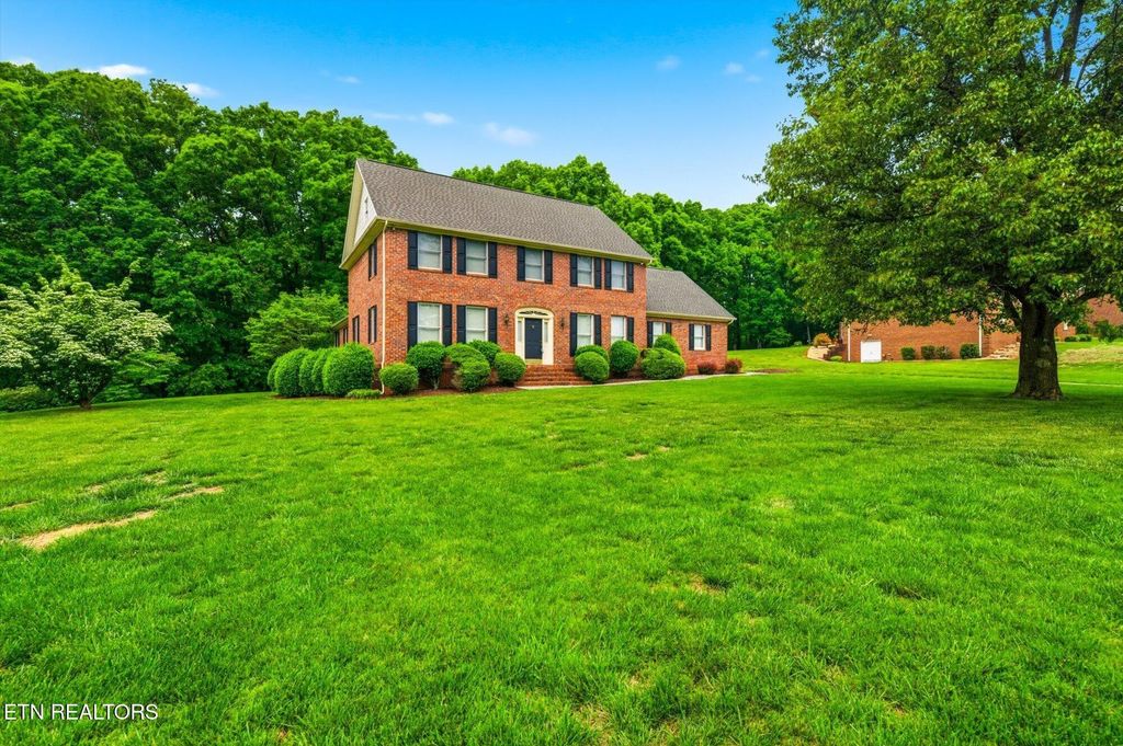 3006 Hawthorne St, Athens, TN 37303