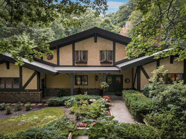 12879 Lakeshore Drive, Grand Haven, MI 49417