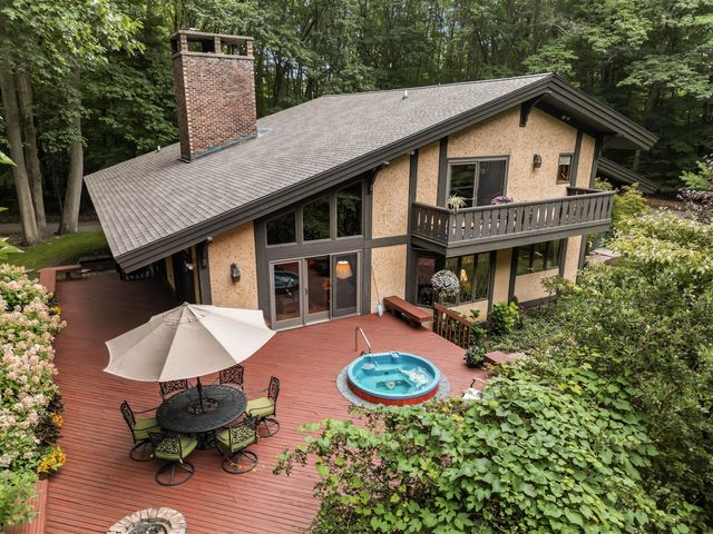 12879 Lakeshore Drive, Grand Haven, MI 49417
