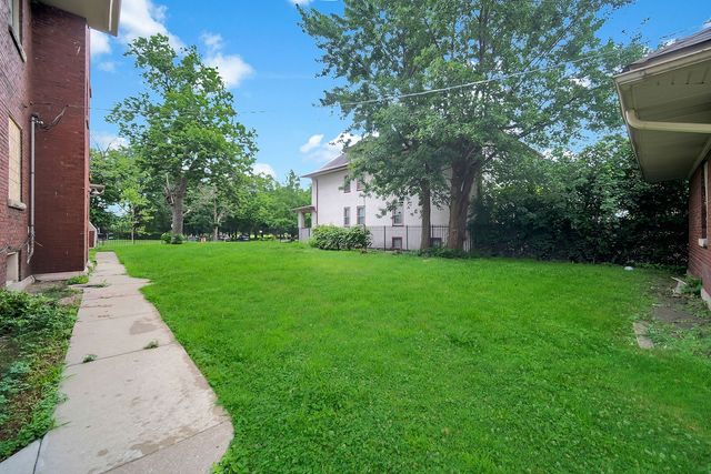 446 N Pine Avenue, Chicago, IL 60644