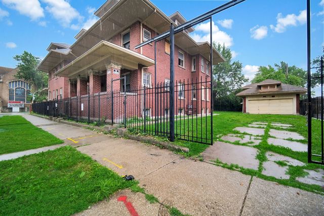 446 N Pine Avenue, Chicago, IL 60644