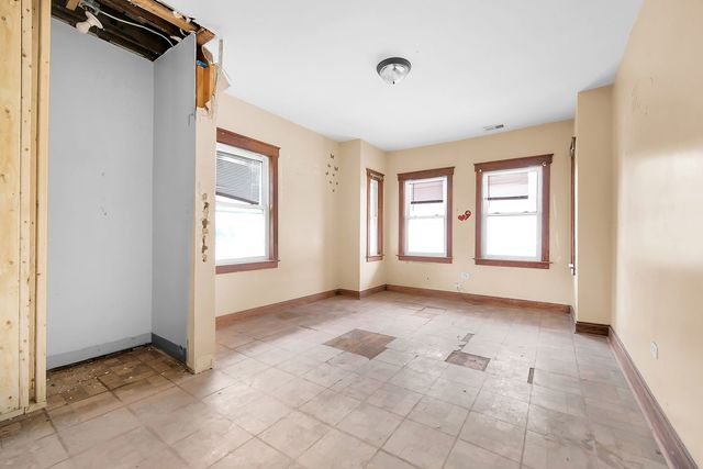 446 N Pine Avenue, Chicago, IL 60644