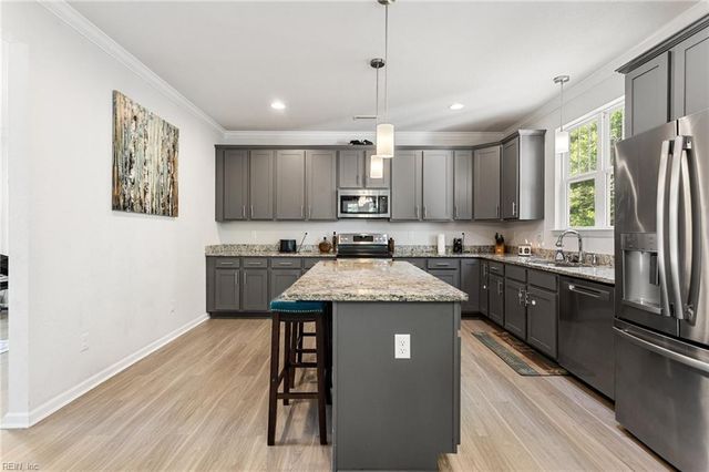1041 Cathedral DR, Suffolk, VA 23434