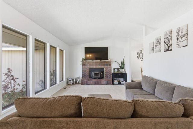 1214 S Saint Charles Rd, Spokane Valley, WA 99037