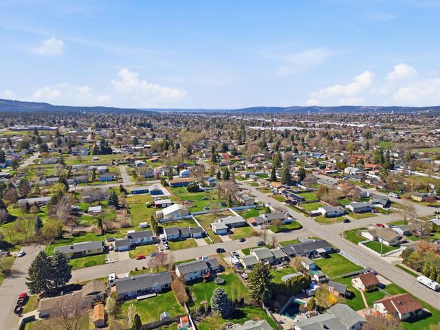 1214 S Saint Charles Rd, Spokane Valley, WA 99037