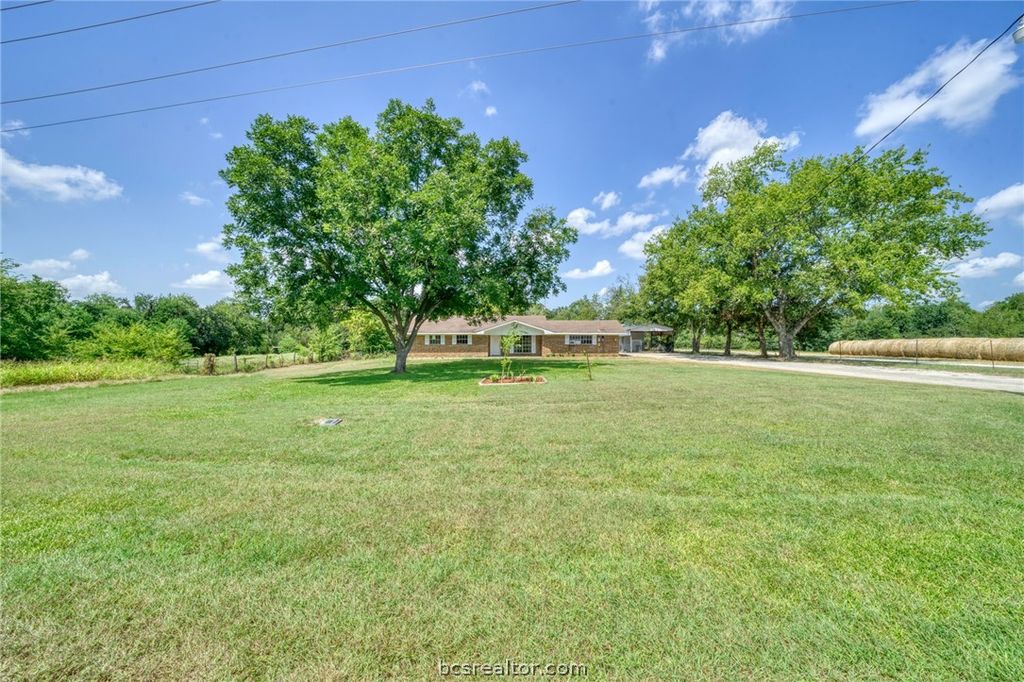 1927 Highway 75 N, Madisonville, TX 77864 — exterior