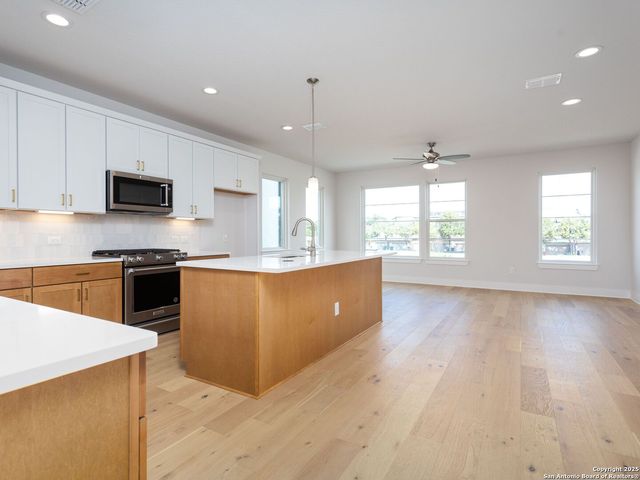 558 McMonigal Place, San Antonio, TX 78210