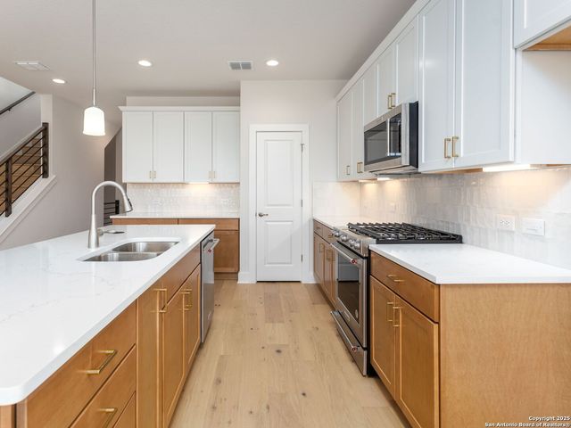 558 McMonigal Place, San Antonio, TX 78210