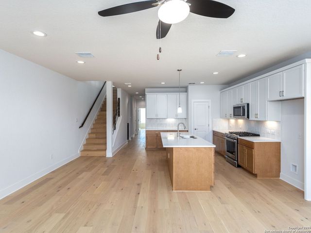 558 McMonigal Place, San Antonio, TX 78210