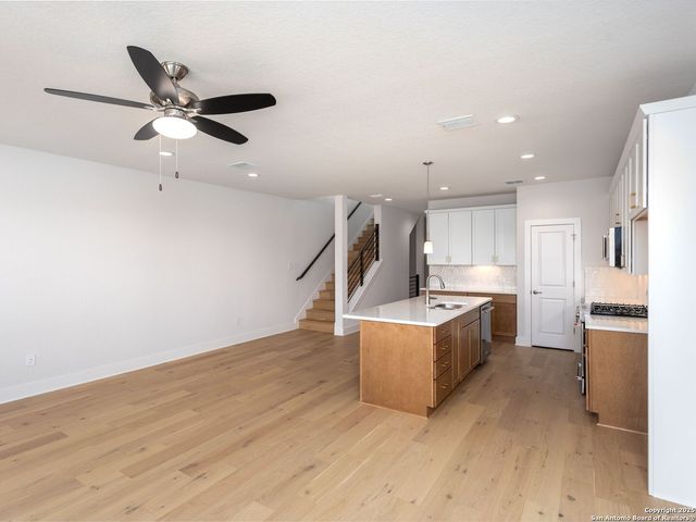 558 McMonigal Place, San Antonio, TX 78210