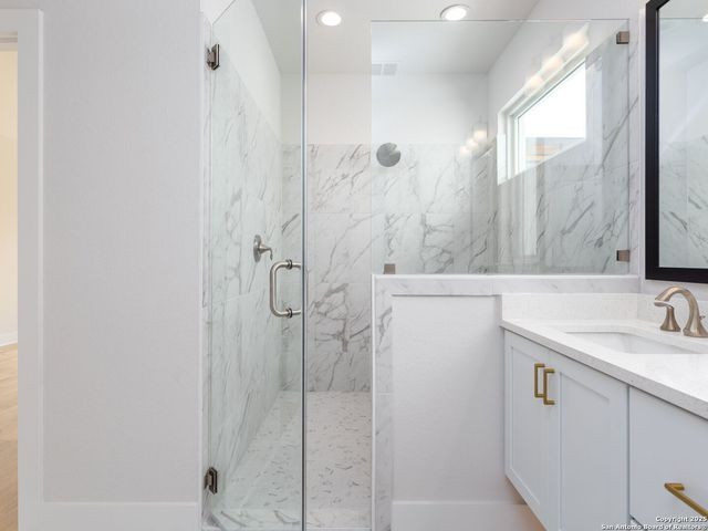 558 McMonigal Place, San Antonio, TX 78210