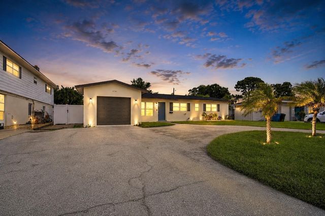 6781 33RD AVENUE N, St Petersburg, FL 33710