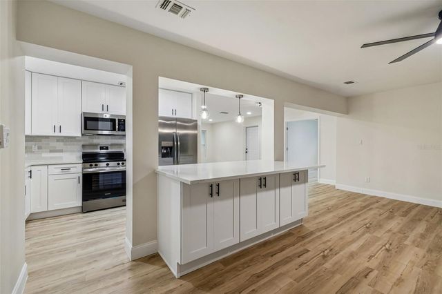6781 33RD AVENUE N, St Petersburg, FL 33710