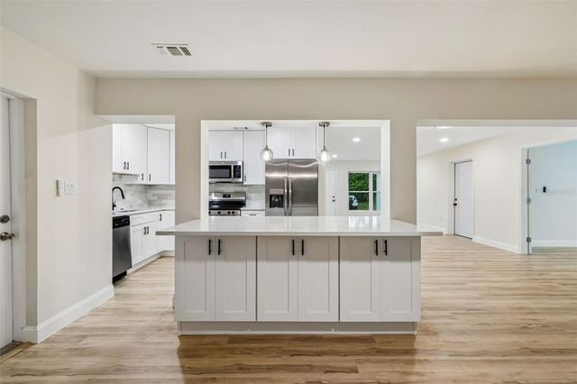 6781 33RD AVENUE N, St Petersburg, FL 33710